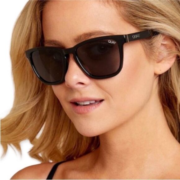 Quay Hardwire Unisex Polarized Sunglasses in Black Smoke - Picture 5 of 8